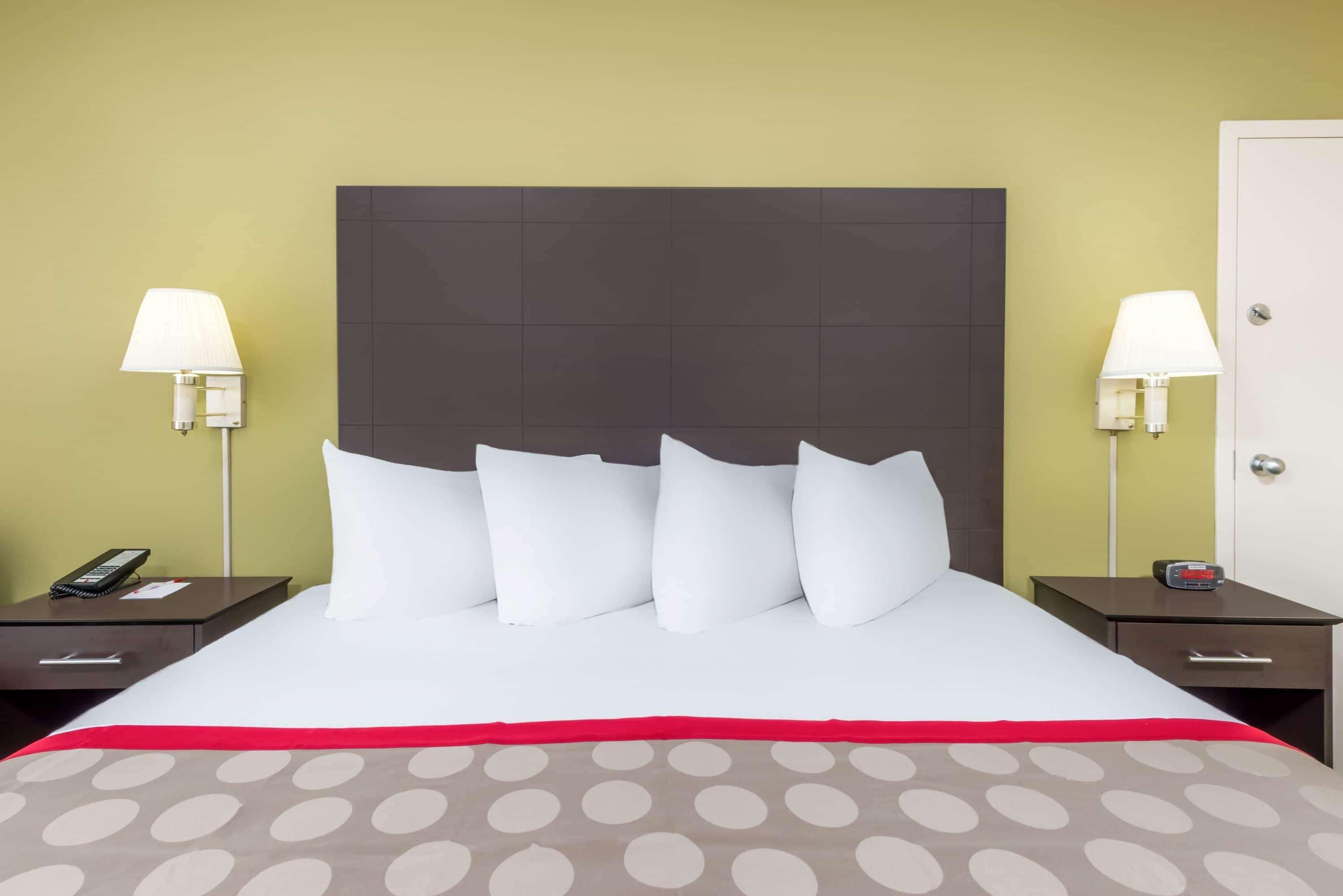 Ramada By Wyndham Vandalia Extérieur photo