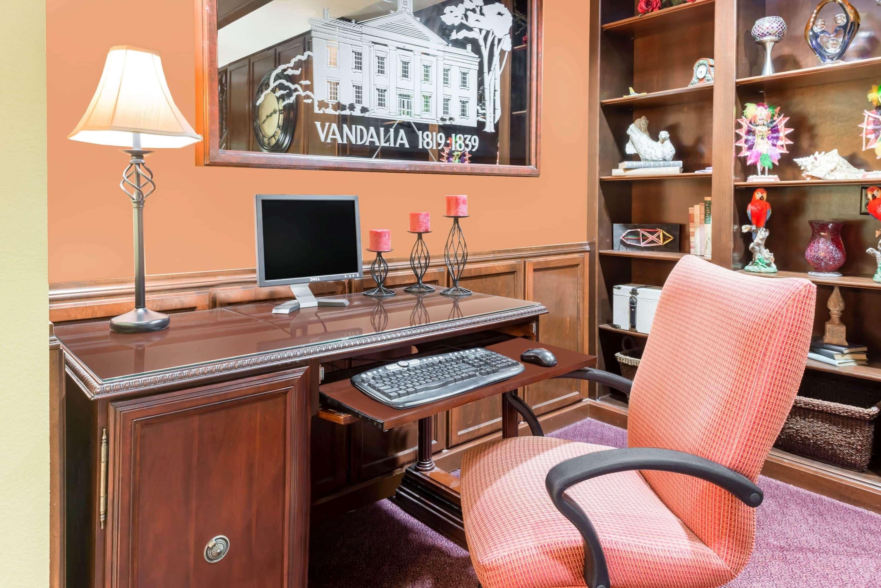 Ramada By Wyndham Vandalia Extérieur photo