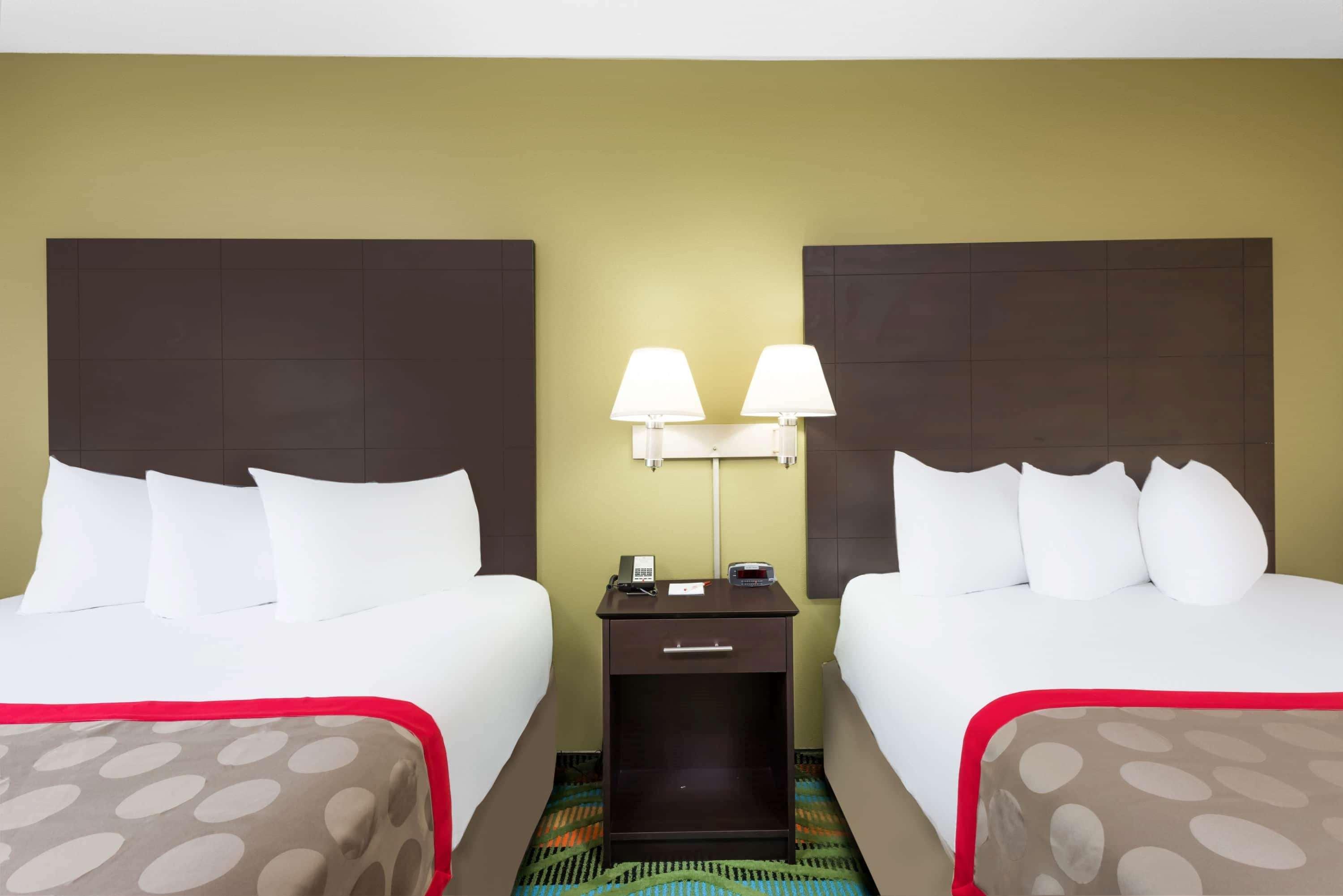 Ramada By Wyndham Vandalia Extérieur photo