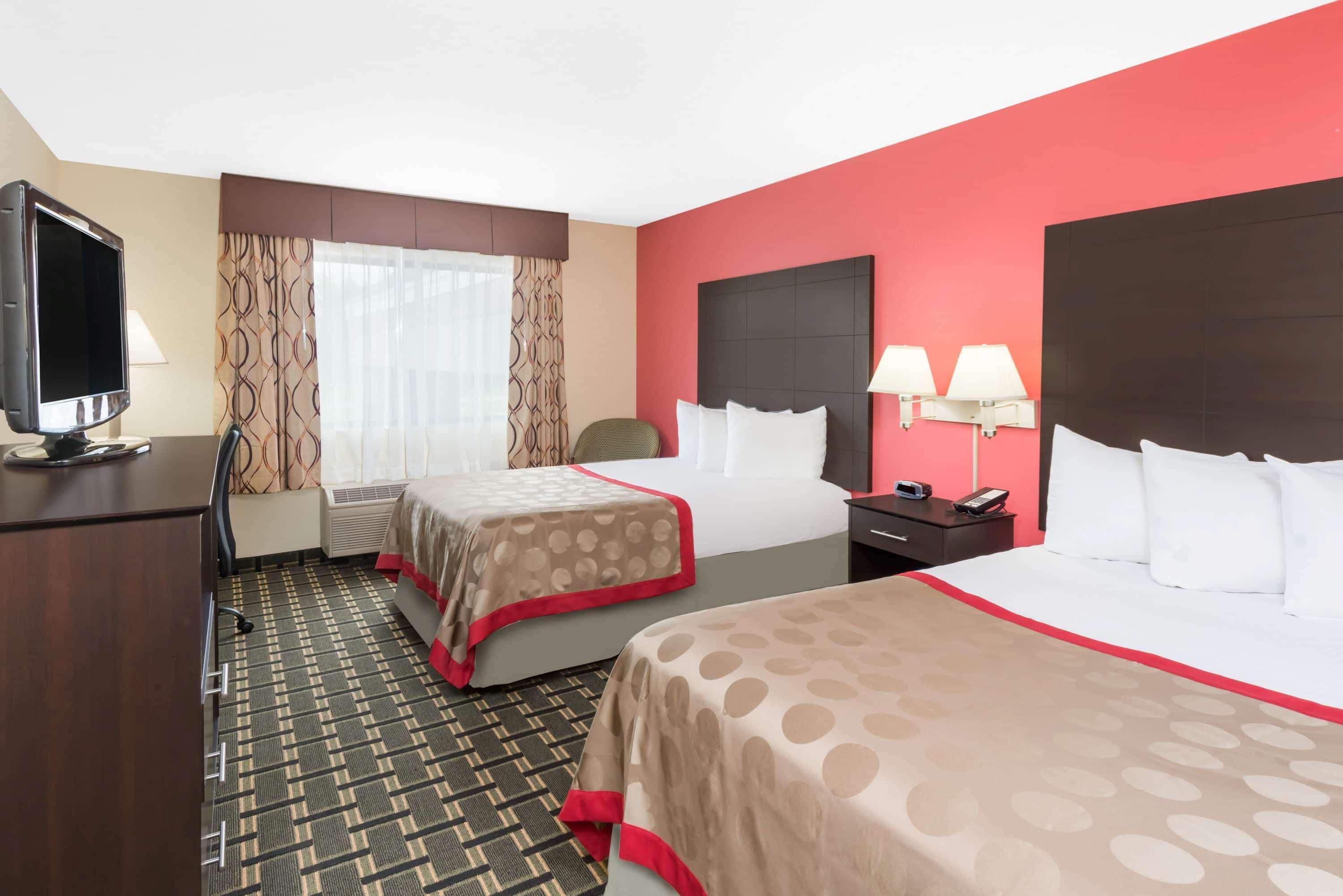 Ramada By Wyndham Vandalia Extérieur photo