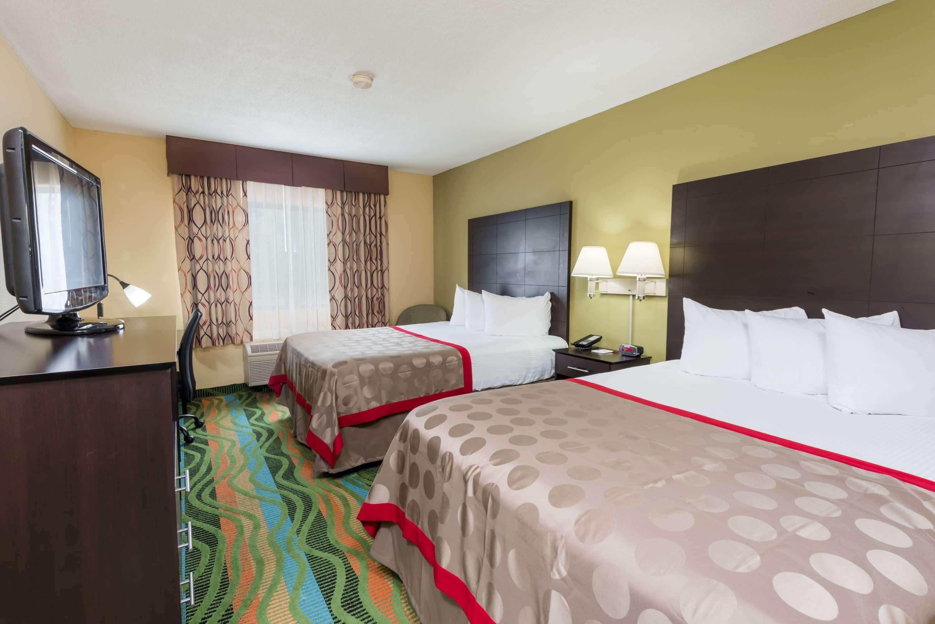 Ramada By Wyndham Vandalia Extérieur photo