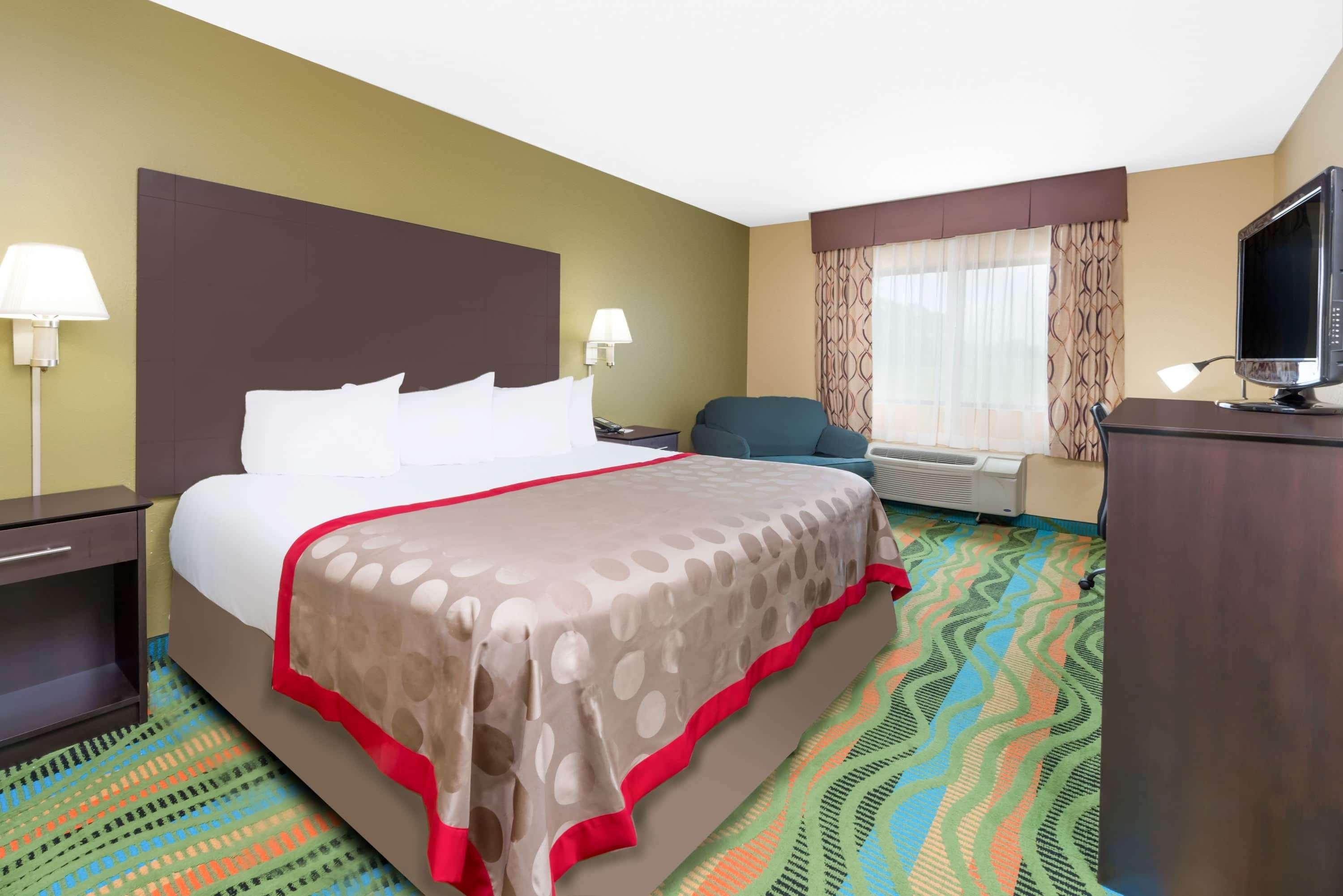 Ramada By Wyndham Vandalia Extérieur photo