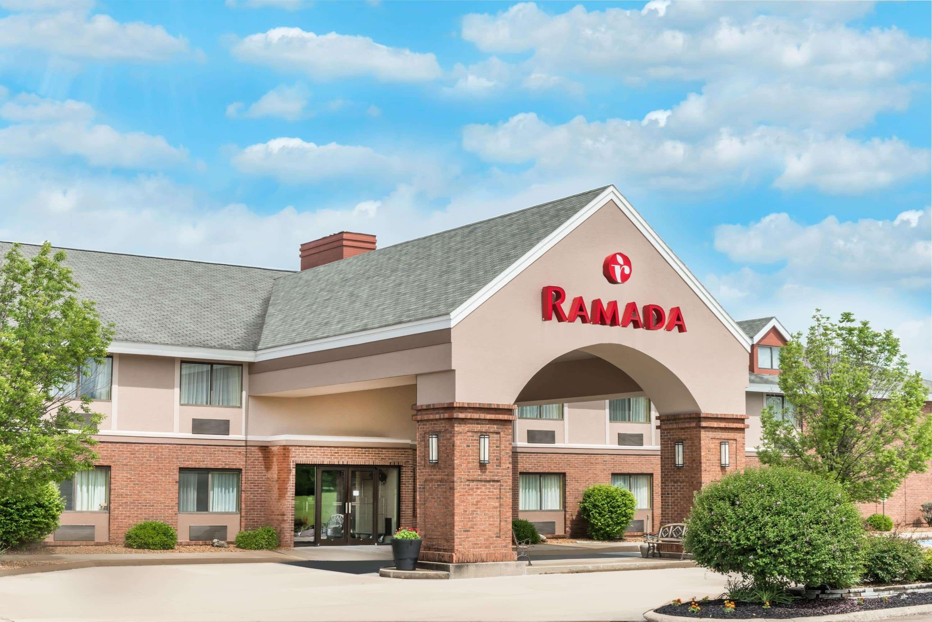 Ramada By Wyndham Vandalia Extérieur photo
