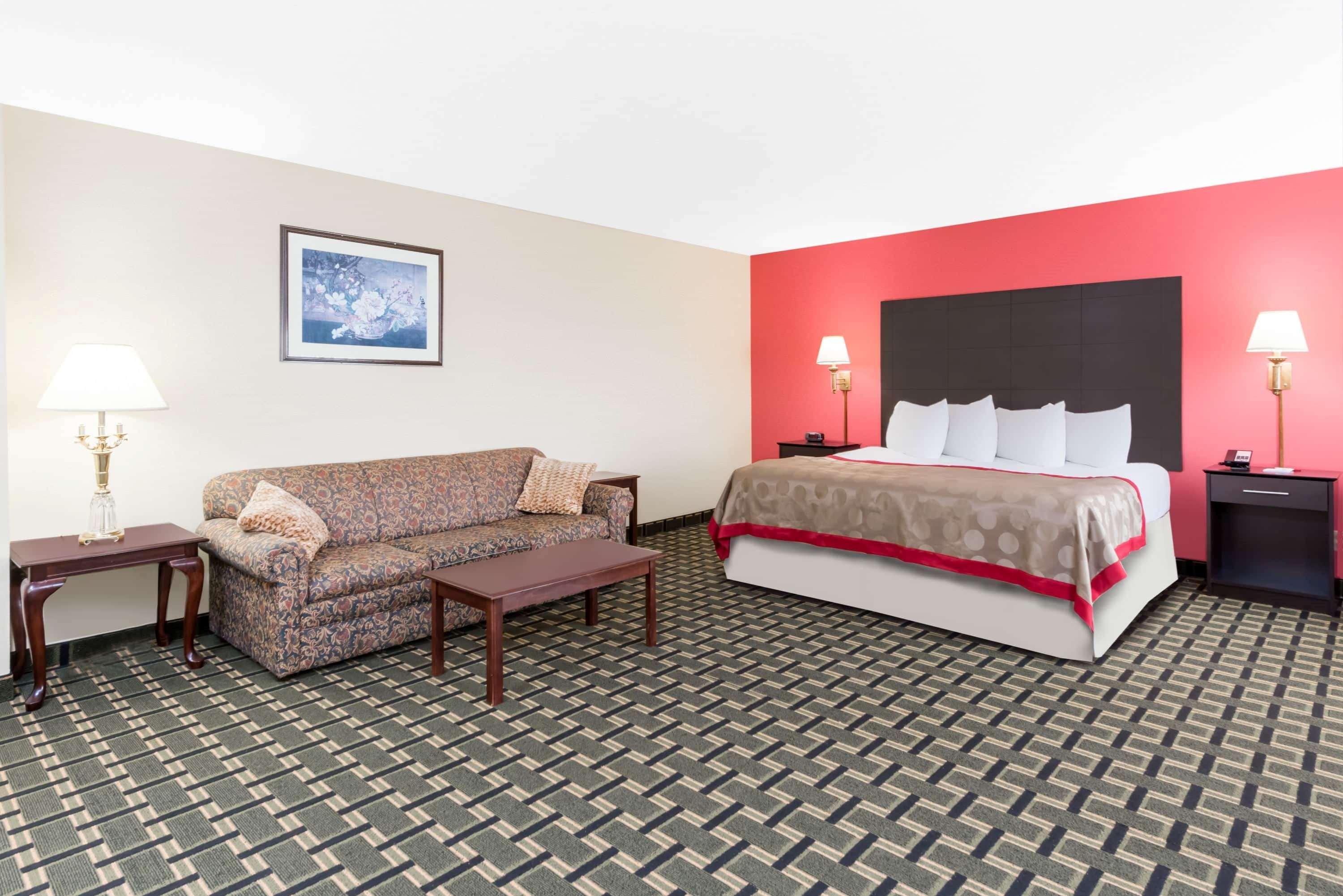 Ramada By Wyndham Vandalia Extérieur photo