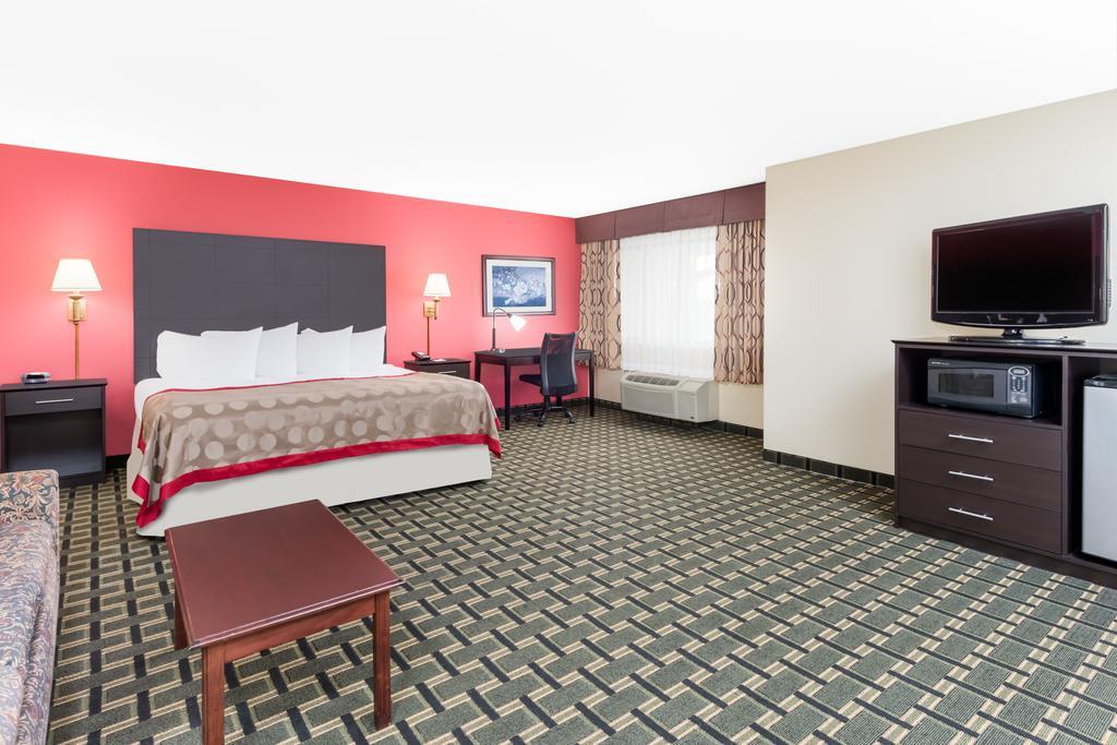 Ramada By Wyndham Vandalia Extérieur photo
