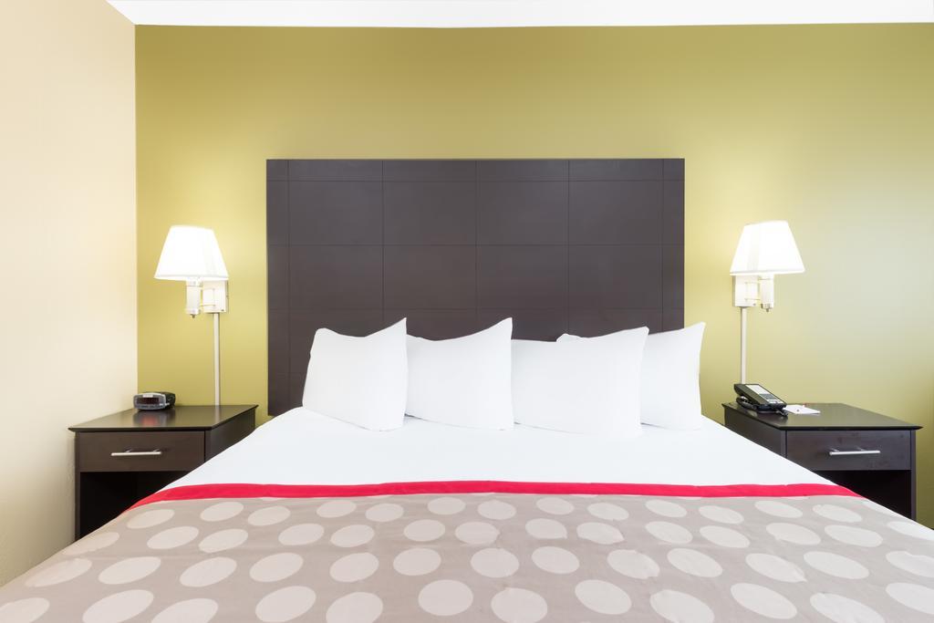 Ramada By Wyndham Vandalia Extérieur photo