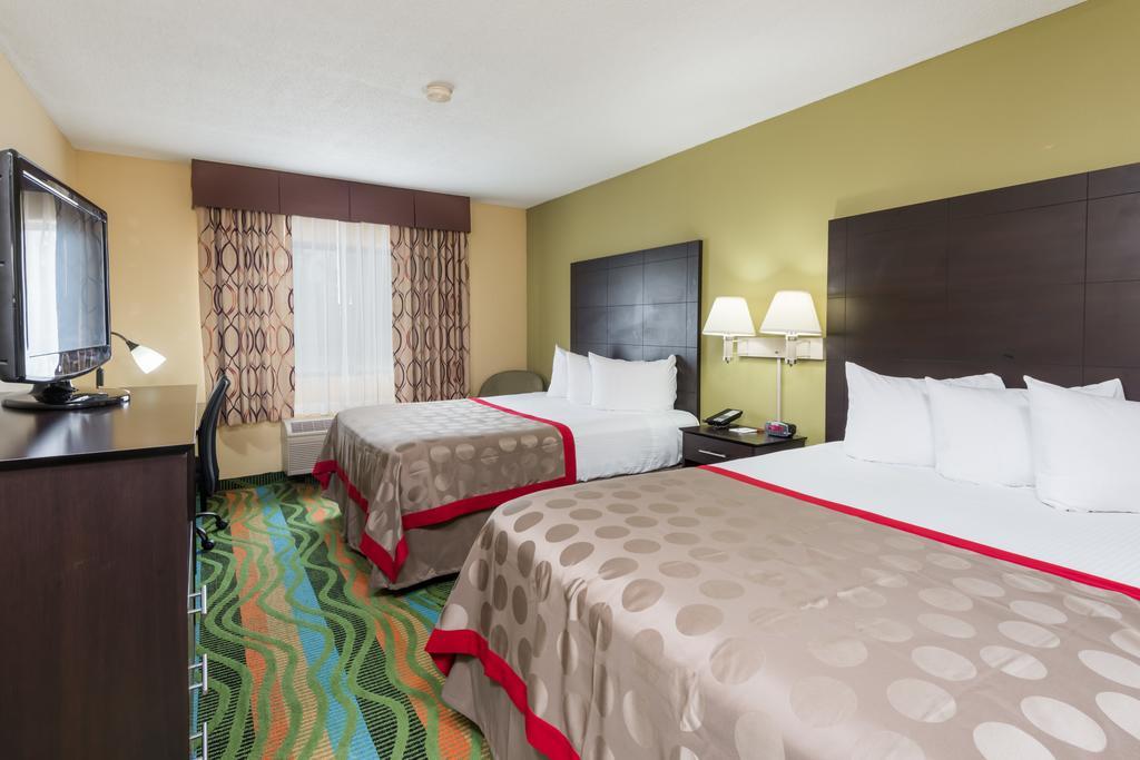 Ramada By Wyndham Vandalia Extérieur photo